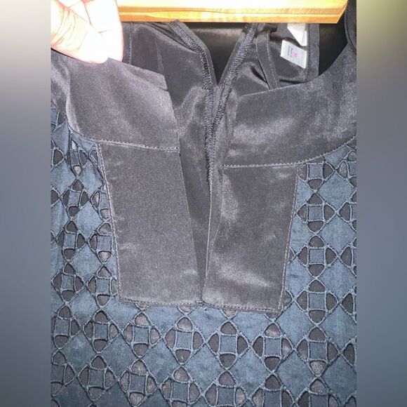 Athleta Dunes Eyelet Lace Tank Top Tie Back Black Size Medium EUC - Picture 7 of 9